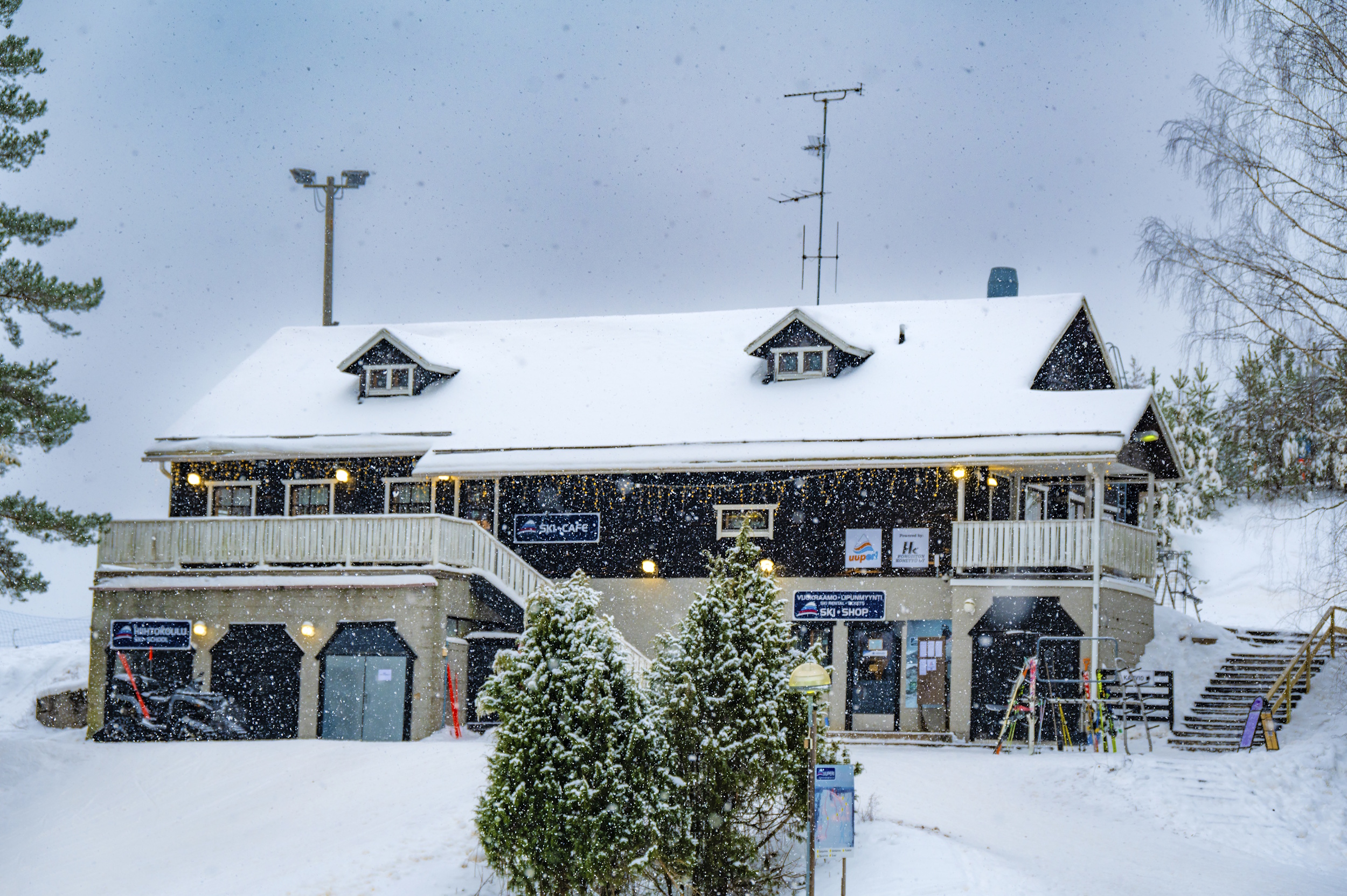 Uuperin päärakennus